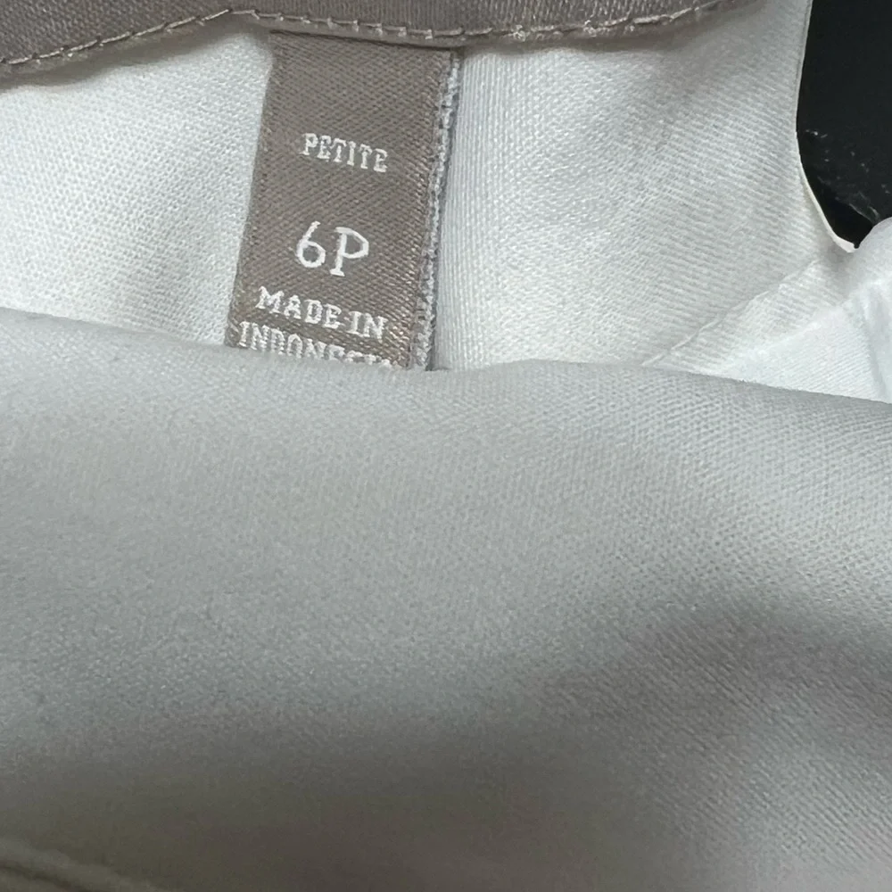 Banana Republic White Skirt, NWT, size 6P